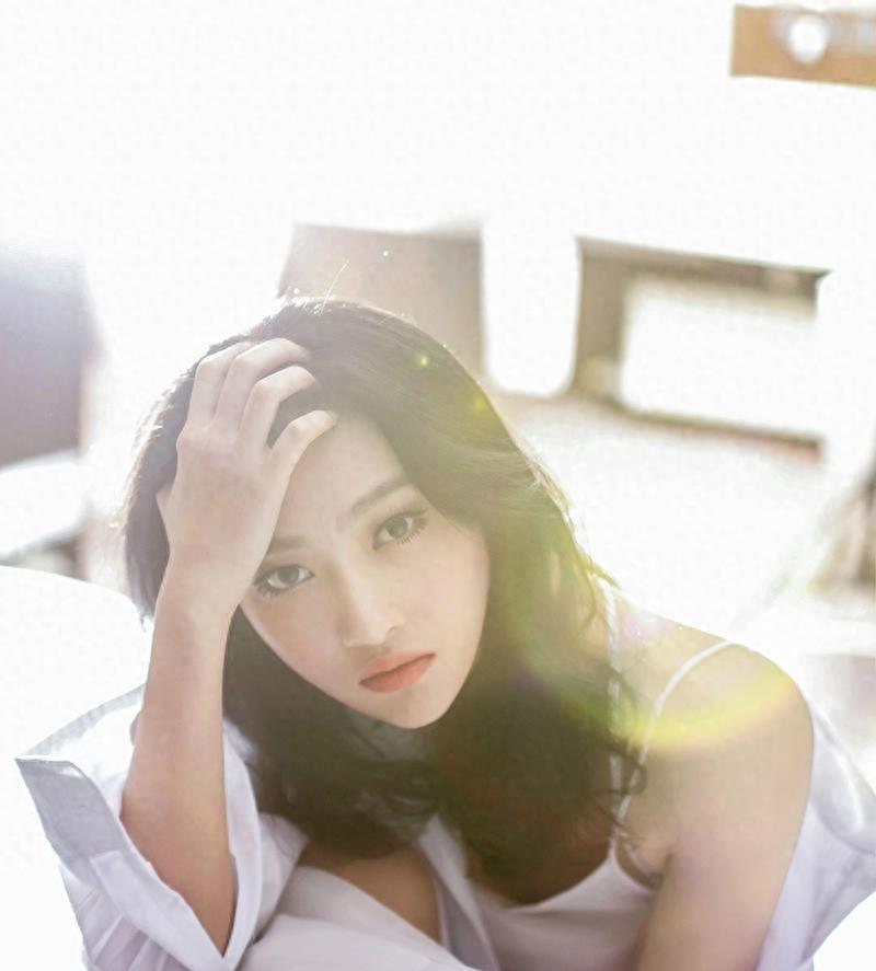 白柳汐，《烈日灼心》中被杀害的女画家，形象和气质颇似周迅