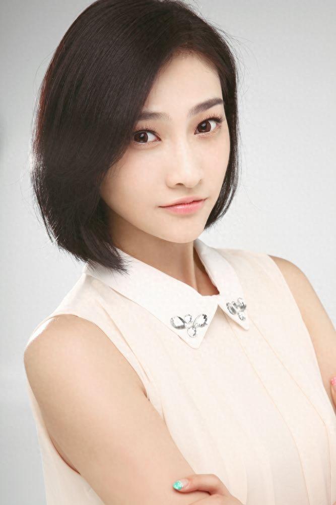 白柳汐，《烈日灼心》中被杀害的女画家，形象和气质颇似周迅