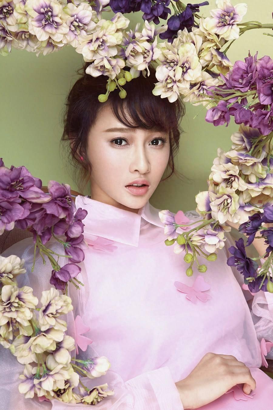 白柳汐，《烈日灼心》中被杀害的女画家，形象和气质颇似周迅