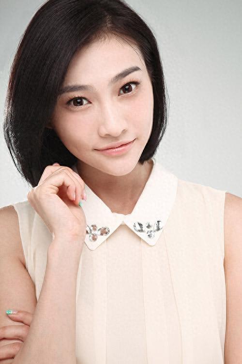 白柳汐，《烈日灼心》中被杀害的女画家，形象和气质颇似周迅
