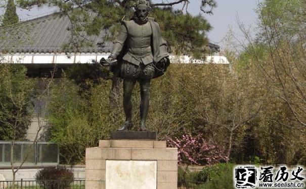 塞万提斯雕像