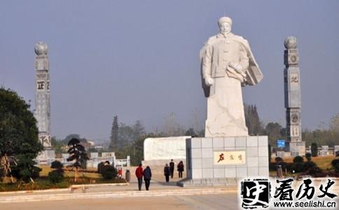 左宗棠塑像