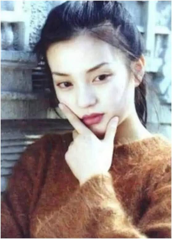赵薇20年前旧照曝光，男生心中的初恋模样，女孩看了都心动