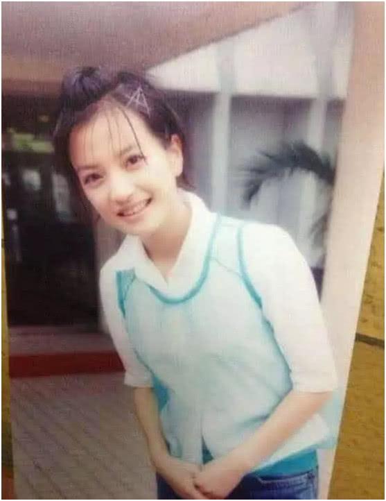 赵薇20年前旧照曝光，男生心中的初恋模样，女孩看了都心动