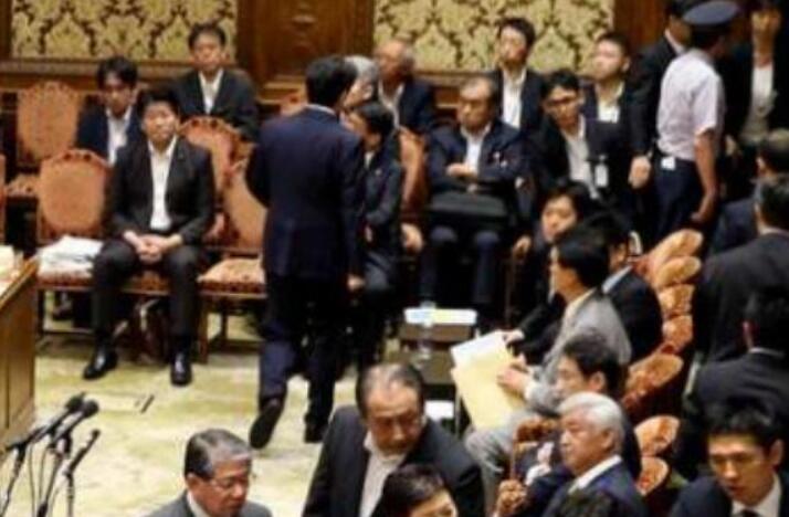 日本首相几年一届，日本首相为什么一年一换