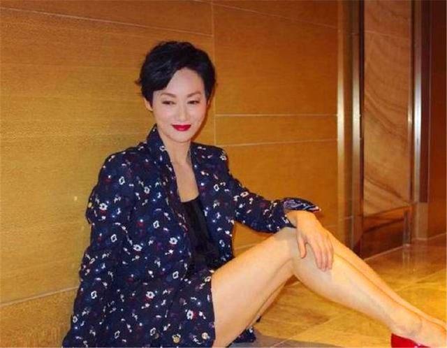 58岁“灭绝师太”近照曝光, 长得这么美却没人娶她