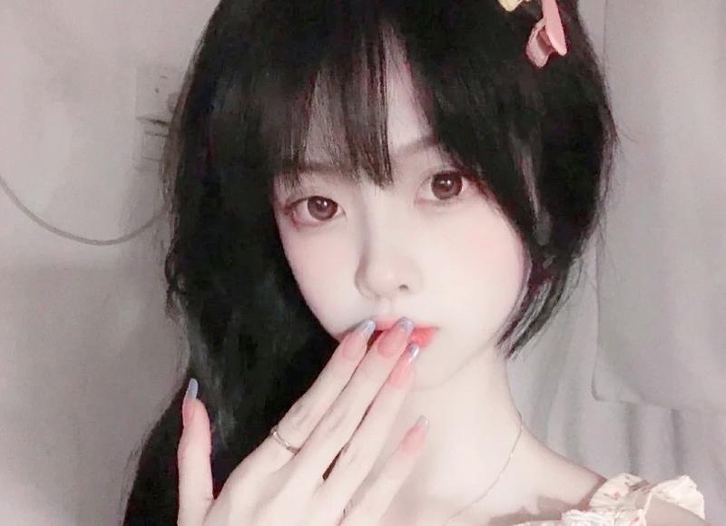和腼腆男生聊天的话题（表白情书英语版800词）