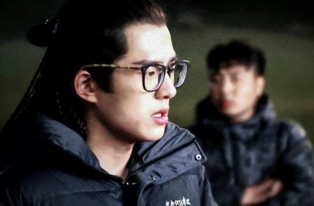 易烊千玺穿中戏校服，吴磊穿北电校服，果然是模特颜值决定一切