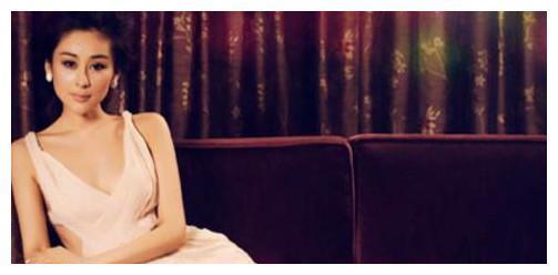 33岁周扬和靳东因戏生情, 48岁买红妹儿子长相帅气很像她