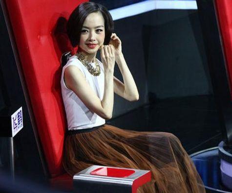 46岁袁立衰老得让人心疼，二婚嫁洋老公被家暴，至今无子