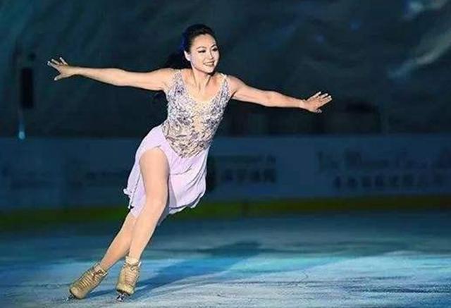 花滑冠军陈露现状：混血女儿成冠军，43岁依旧貌美被丈夫宠爱！