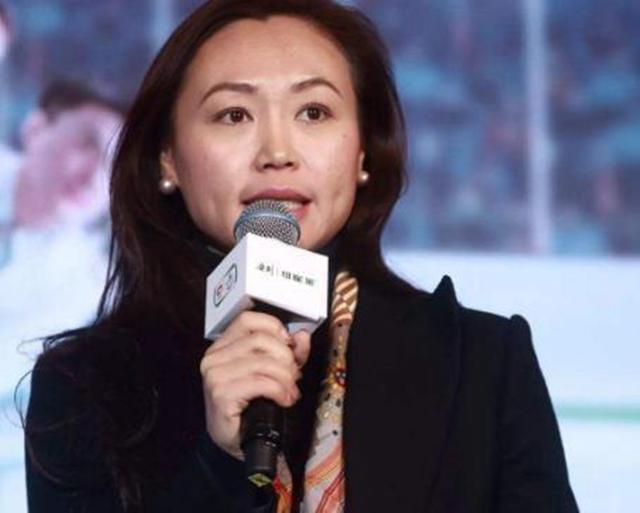 花滑冠军陈露现状：混血女儿成冠军，43岁依旧貌美被丈夫宠爱！