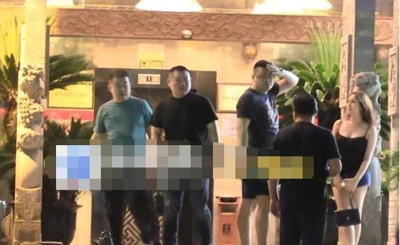 岳云鹏疑似深夜“嫖娼”偷携神秘性感辣妹酒店过夜