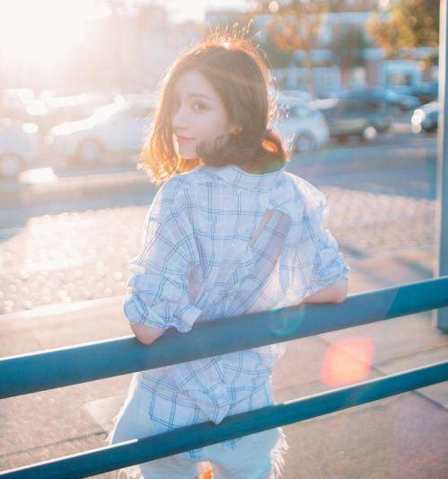 组图：多伦多大学美女留学生艾西晒照 如明媚阳光