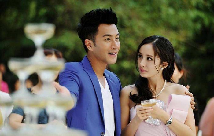 杨幂因不雅举动再引争议，网友：对她这种行为感到气愤