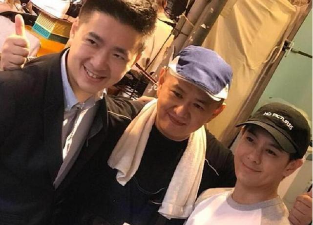 林志颖身家数亿，亲哥却靠摆地摊生活，网友：亲兄弟也不过如此