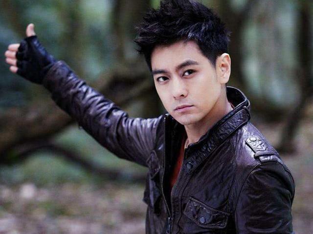 林志颖身家数亿，亲哥却靠摆地摊生活，网友：亲兄弟也不过如此