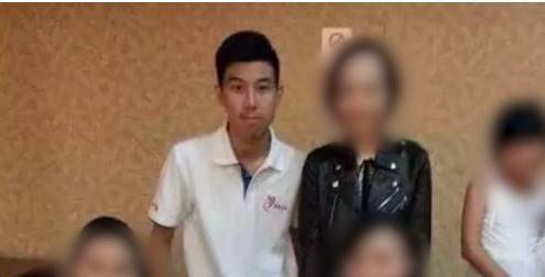 杨幂回应承认“诈捐门”事件，遭官媒点名批评，评论区却炸了！