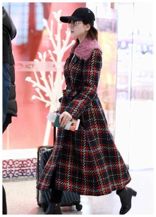 刘诗诗现身上海 状态极好  又美又飒