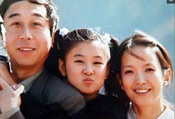 冯巩“女儿”都32了？低调零绯闻似少女，与老公王雷甜蜜11年