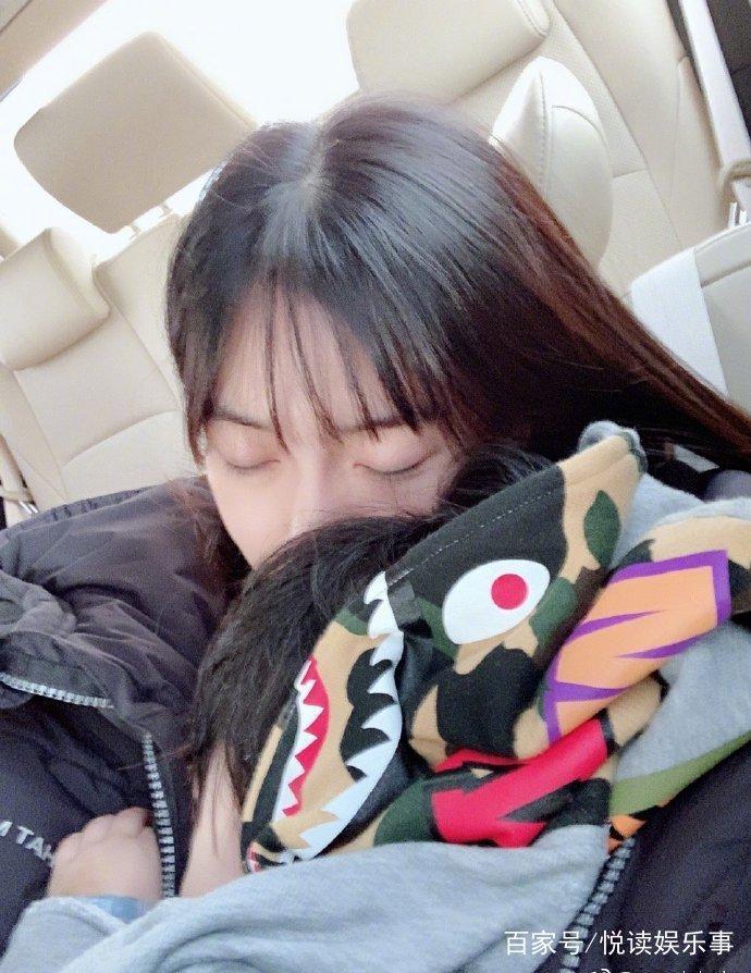 黄晓明老婆杨颖晒出儿子照片，“小海绵”成长迅速，杨颖流露母爱