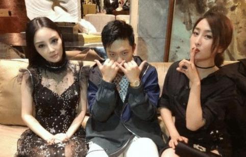 ​李小璐“夜宿门”时隔一年再次发酵，艺人再曝猛料