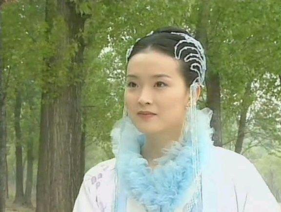 王艳演过的古装美女中，叶子筷子爪子全都插过了，造型撩倒一大片