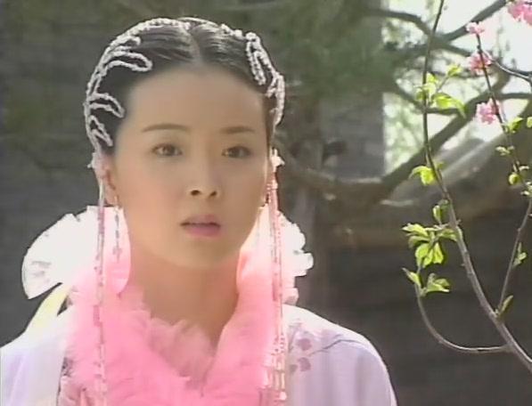 王艳演过的古装美女中，叶子筷子爪子全都插过了，造型撩倒一大片