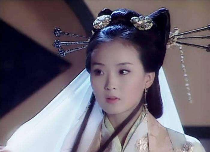 王艳演过的古装美女中，叶子筷子爪子全都插过了，造型撩倒一大片