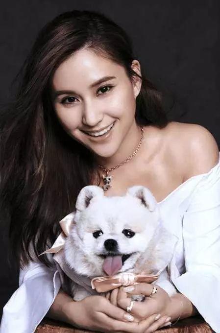 ​赌王给大女儿一次零用钱就是70万，即使晚年发疯也深受父亲的宠爱