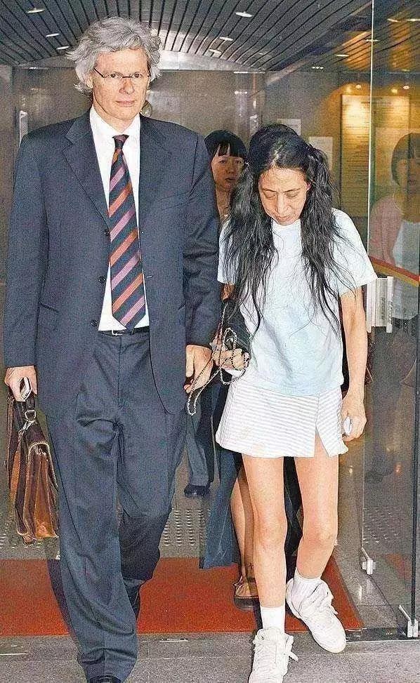 赌王给大女儿一次零用钱就是70万，即使晚年发疯也深受父亲的宠爱