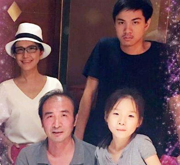 导演汪俊坚持丁克与妻离婚，50多岁仍单身无子，前妻再婚儿女双全