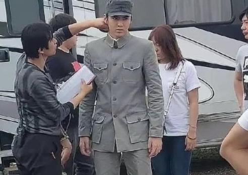 吴亦凡参演《建军大业》,造型曝光后,网友:没见过这样的军人