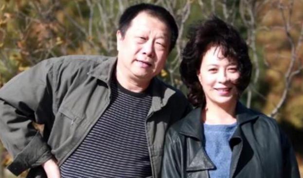 国家一级演员，出道40年零绯闻，丈夫身份显赫为人低调
