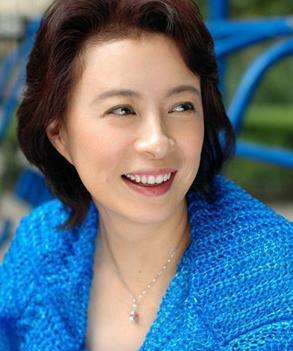 国家一级演员，出道40年零绯闻，丈夫身份显赫为人低调