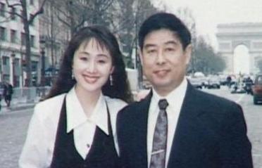 国家一级演员赵丽娟生活近照，与丈夫因戏结缘，如今52岁依旧美艳