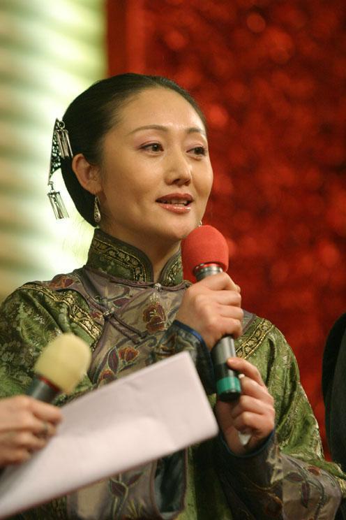 国家一级演员赵丽娟生活近照，与丈夫因戏结缘，如今52岁依旧美艳