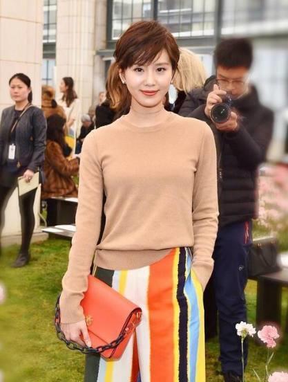 刘诗诗换发型后秒变“英俊脸”，纽约时装周的造型你还满意吗