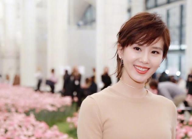 刘诗诗换发型后秒变“英俊脸”，纽约时装周的造型你还满意吗