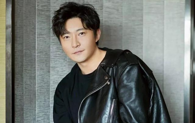 黄子韬爆娱乐圈天价违约金内幕，肖战曾解约失败