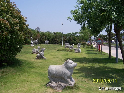 日照岚山多岛海景区的海水浴场，海滨休闲度假的好地方