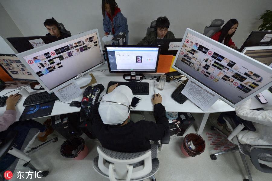 声音鉴黄师审核每天听4000条语音 有时恶心到想吐