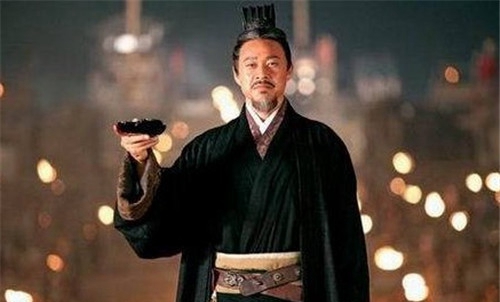 曹操是怎样拉拢民心的 由于曹操理解用人之讲和驭人之术