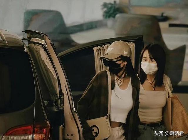 让我们来看看杨幂的受伤历史（杨幂受伤后首次露面）(2)
