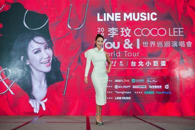44岁李玟承认整容盛行，自嘲太老实巴交的了，对于生她们顺其自