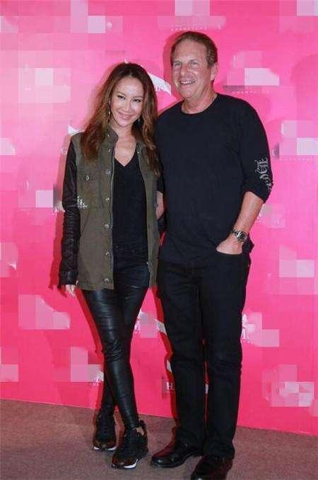 44岁李玟承认整容盛行，自嘲太老实巴交的了，对于生她们顺其自