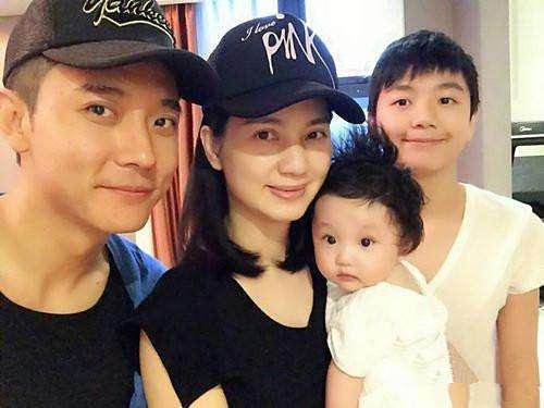 张丹峰经纪人毕滢和老婆洪欣：一个越来越有钱，一个打扮不像明星