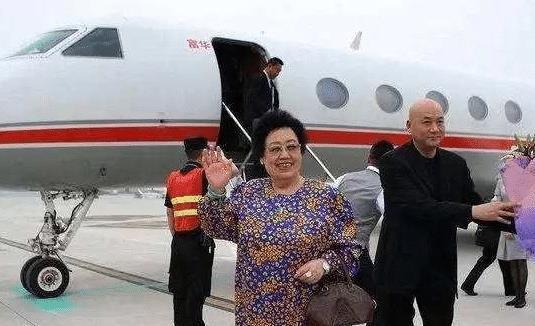 陈丽华宣布遗嘱：100亿给女儿，500亿留给迟重瑞，却不料被拒绝！