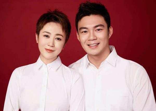 马丽高调晒结婚证, 丈夫比她小11岁, 又是一只小奶狗