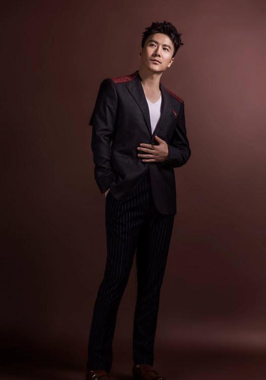 闫妮情史丰富离婚15年经历三段姐弟恋，今被曝劈腿小11岁男演员